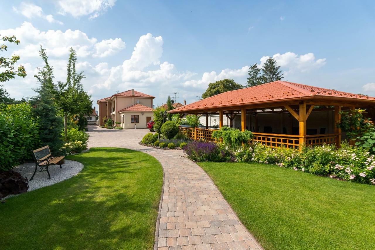 Villa Ephelia Dunajská Streda Dış mekan fotoğraf