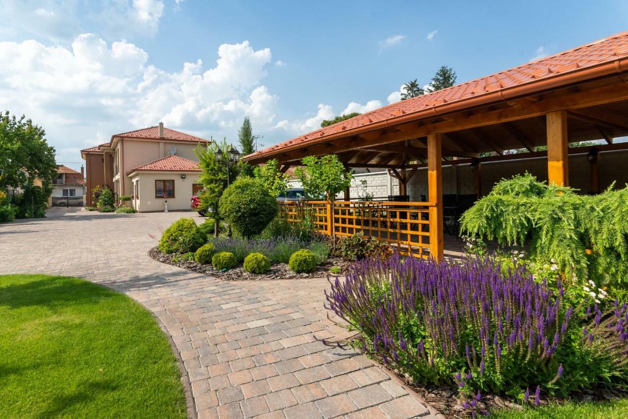 Villa Ephelia Dunajská Streda Dış mekan fotoğraf