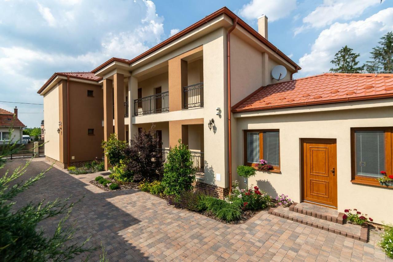 Villa Ephelia Dunajská Streda Dış mekan fotoğraf